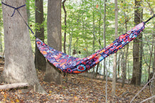 Load image into Gallery viewer, Bohemian Design Camping Tree Hammock With Two Tree Straps And Carabiners
